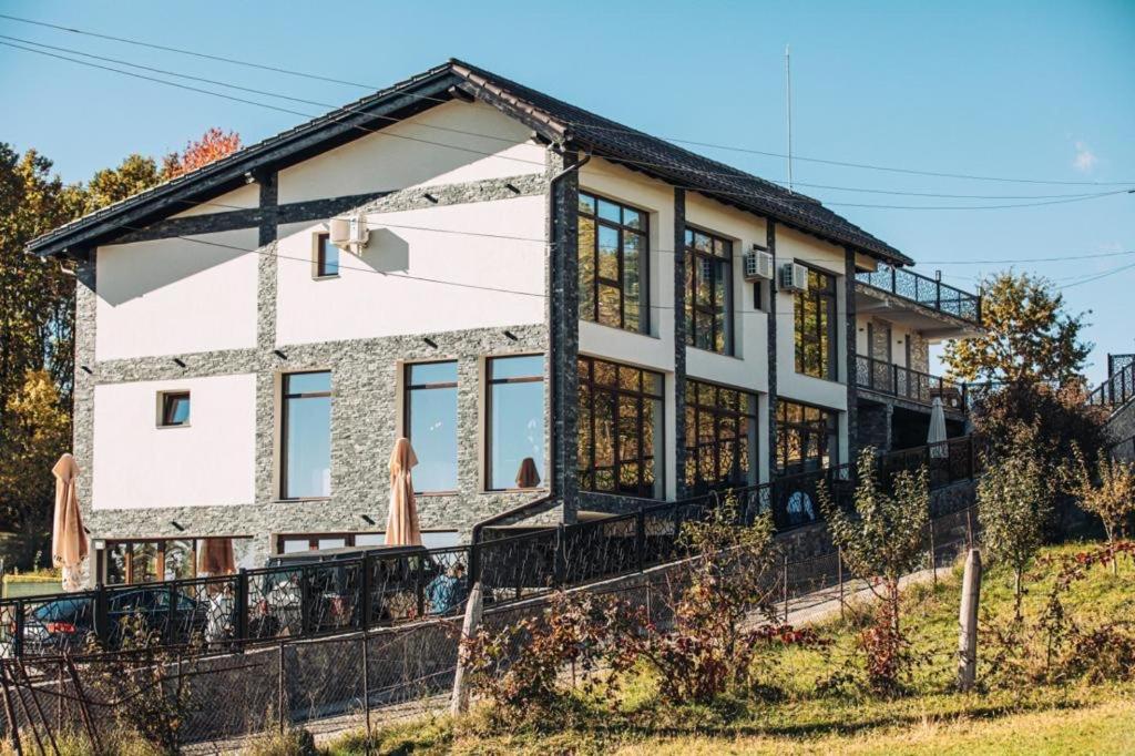 Hotel L’Invidia Novaci-Străini Esterno foto